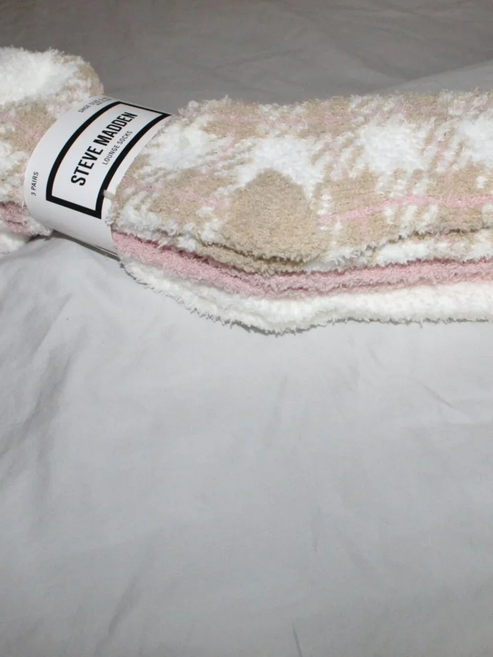 NWT Steve Madden Women's Fuzzy Lounge Socks 3 Pack White, Tan & Pink Size 5-10